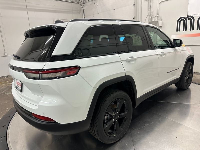 2024 Jeep Grand Cherokee Altitude X 4x4Image 10