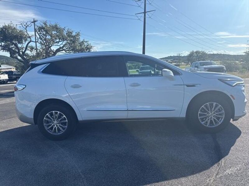 2023 Buick Enclave Essence photo 3