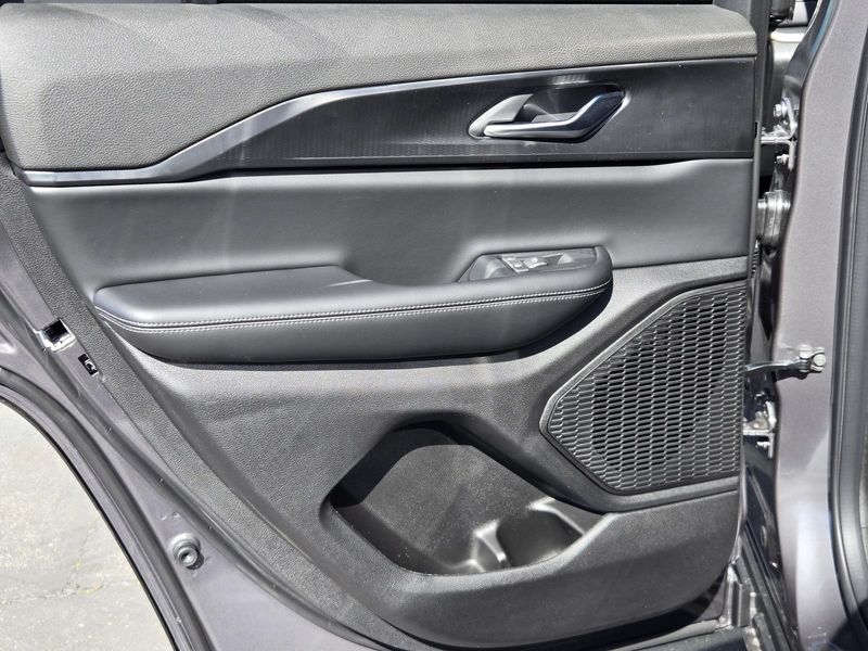 New 2026 Jeep Grand Cherokee Laredo X 4x2