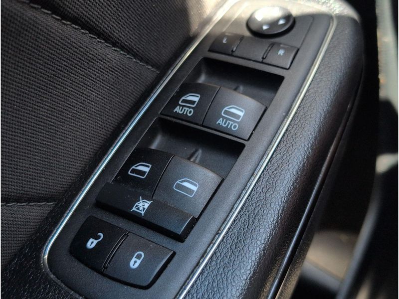 Used 2022 Dodge Charger SXTImage 11
