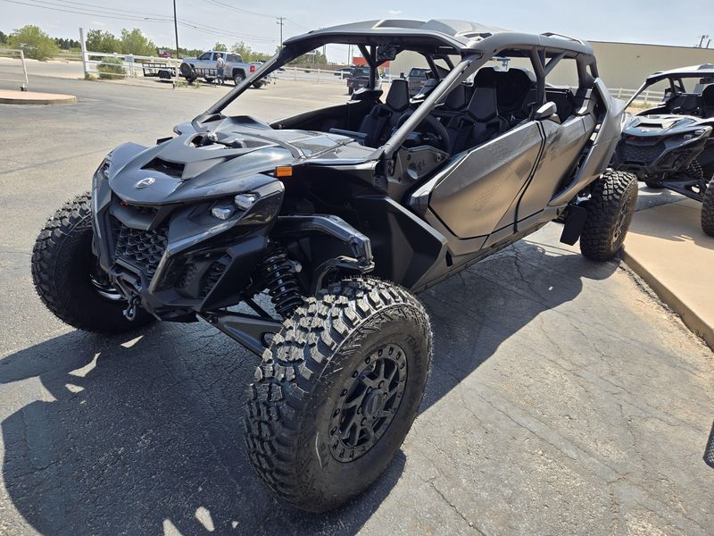 2025 Can-Am MAVERICK R MAX X RS 999T DCT TRIPLE BLACK Image 4