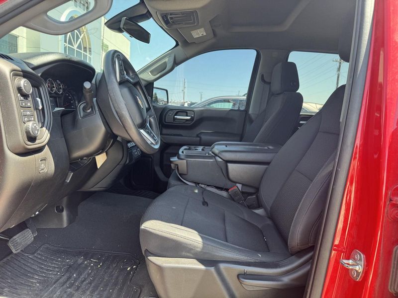 2022 Chevrolet Silverado 1500 Custom photo 9
