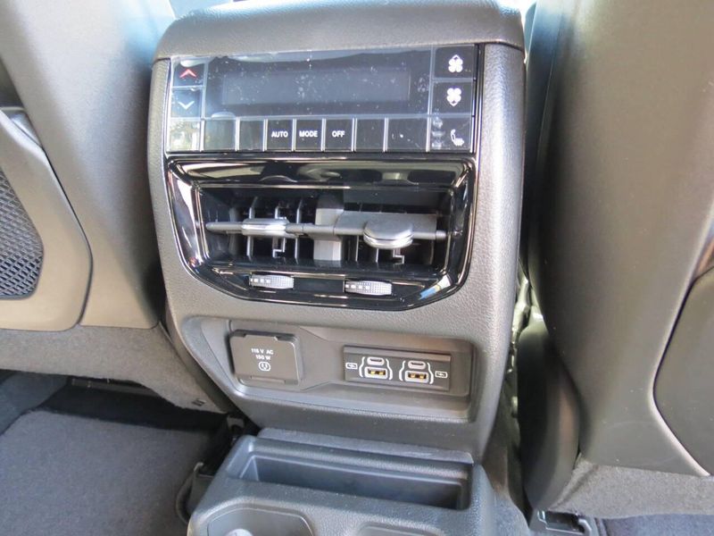 2025 Jeep Grand Cherokee L Limited 4x4Image 27