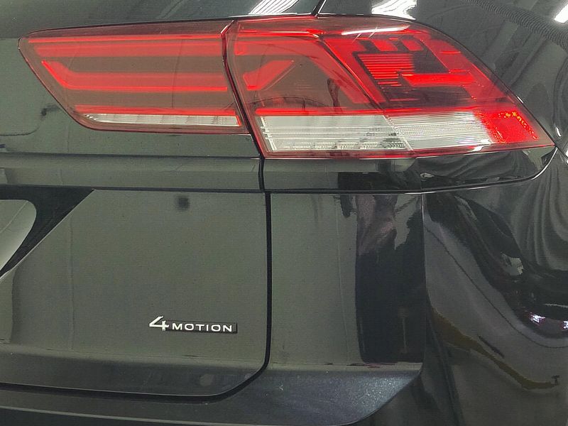 Used 2023 Volkswagen Atlas Cross Sport SEL R-Line Black AWD w/Sunroof/NavImage 4