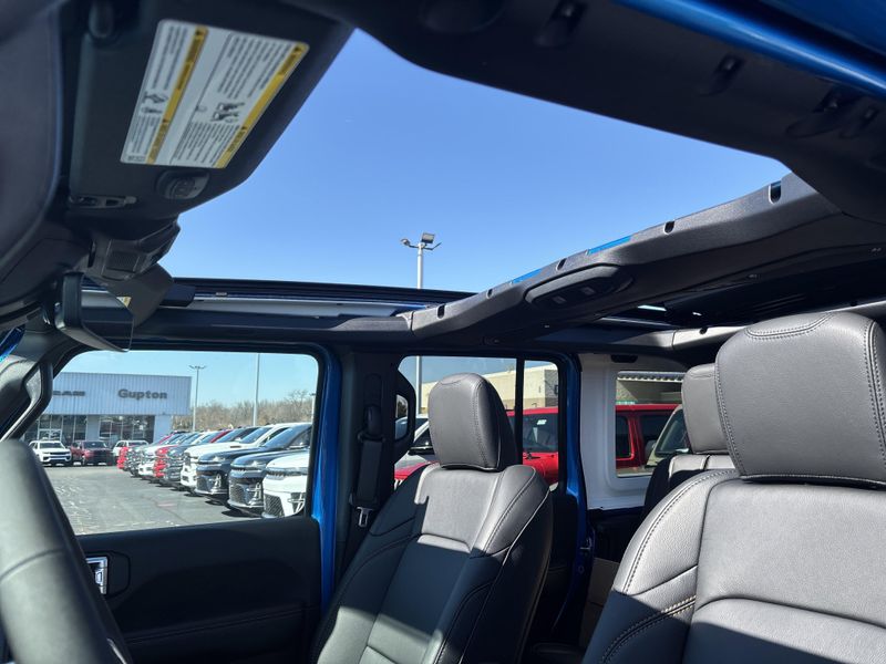 New 2026 Jeep Wrangler 4-door SaharaImage 36