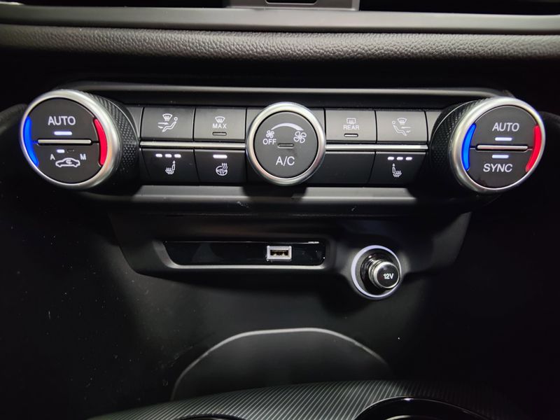2024 Alfa Romeo Giulia Veloce AWD w/Sunroof/NAV/Activ AsstImage 26