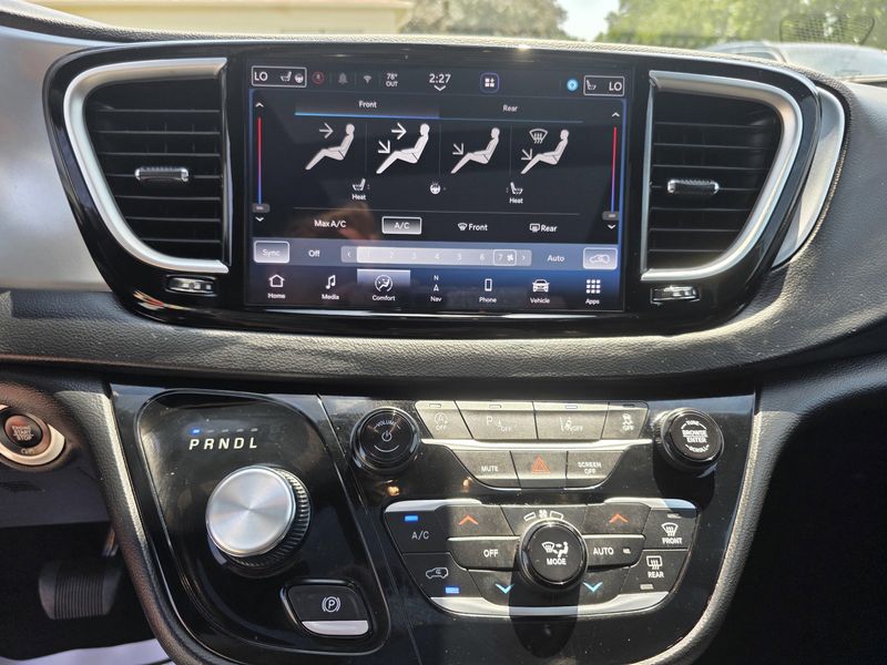 Used 2023 Chrysler Pacifica Touring LImage 20