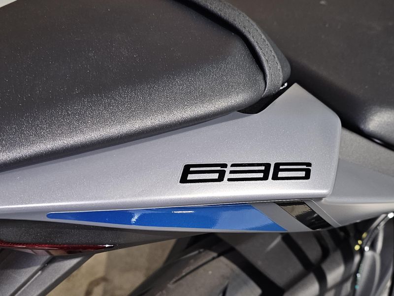 2025 Kawasaki NINJA ZX-6R Image 6