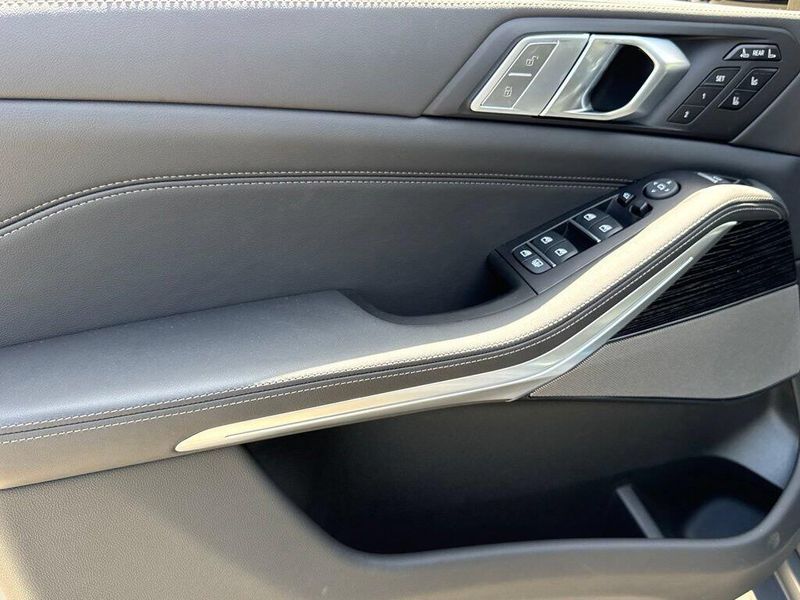 New 2027 BMW X7 xDrive40iImage 15