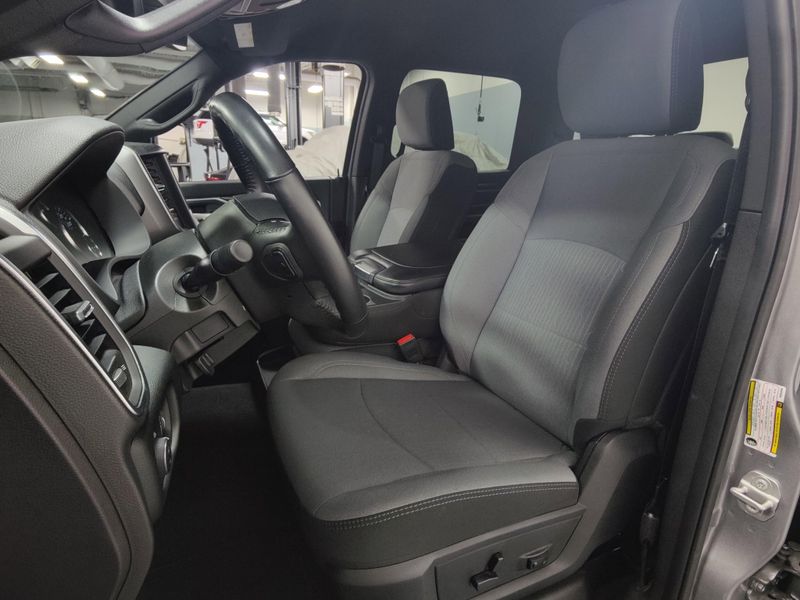 Used 2024 RAM 2500 Big Horn Crew Cab 6.4L V8 4x4Image 12