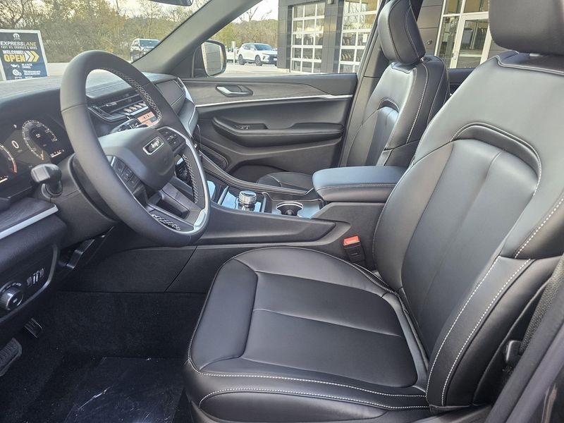 New 2025 Jeep Grand Cherokee Limited 4x4Image 7