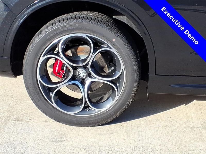 New 2025 Alfa Romeo Stelvio VeloceImage 6