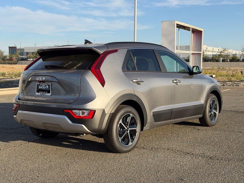 New 2026 Kia Niro EXImage 7