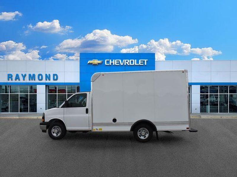 New 2026 Chevrolet Express 3500 Work VanImage 7