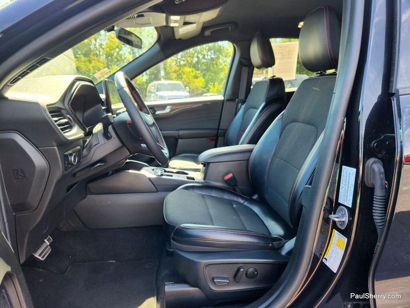 2024 Ford Escape ST-Line photo 24