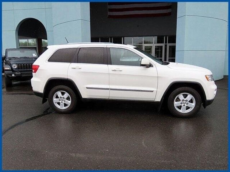 2012 Jeep Grand Cherokee LaredoImage 2