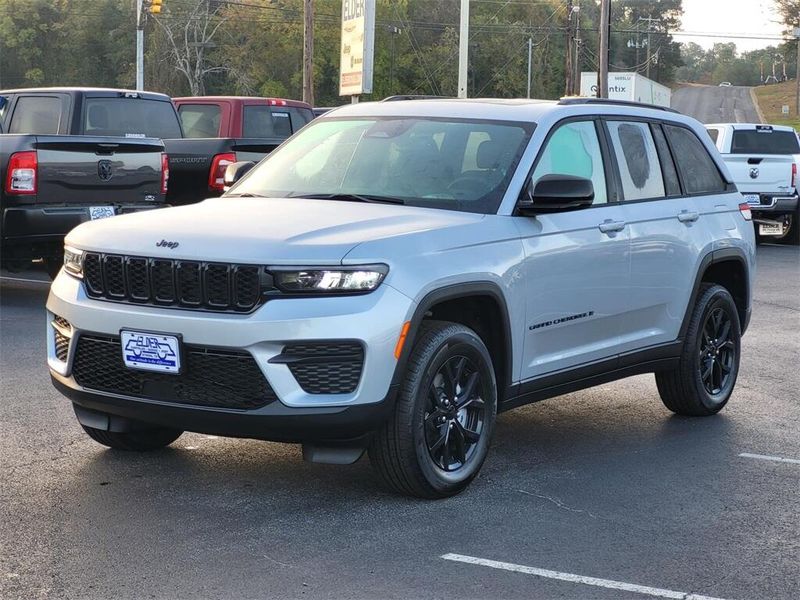 2025 Jeep Grand Cherokee Altitude X 4x4Image 3