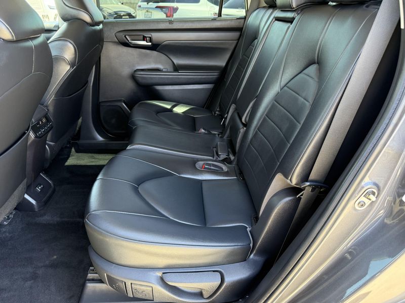 Used 2022 Toyota Highlander XLEImage 30