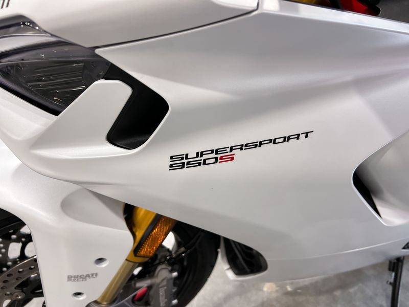 2023 Ducati SuperSport SImage 6