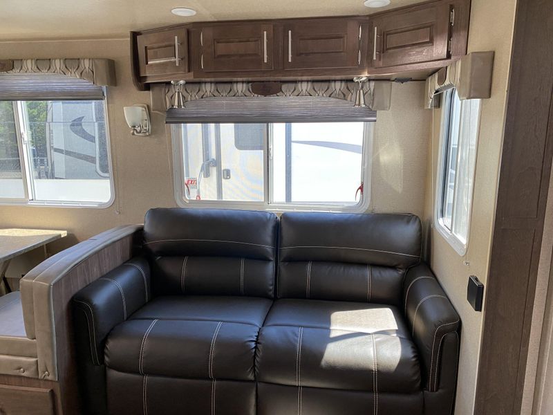 2019 ARCTIC FOX M-27-5L Image 15