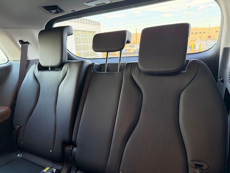 New 2026 Kia Carnival Hybrid EXImage 16