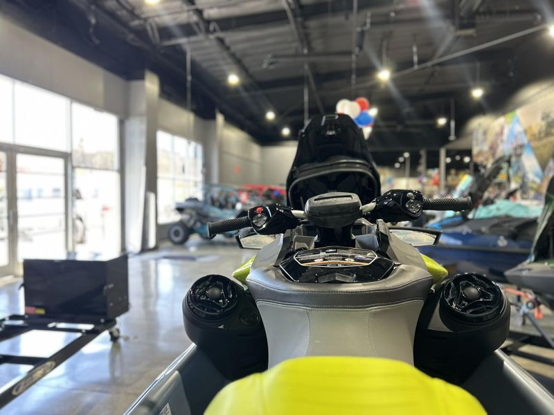 2025 Sea-Doo RXP-X 325 (SOUND SYSTEM) Image 3