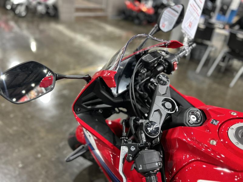 New 2024 Honda CBR650R ABS Image 16