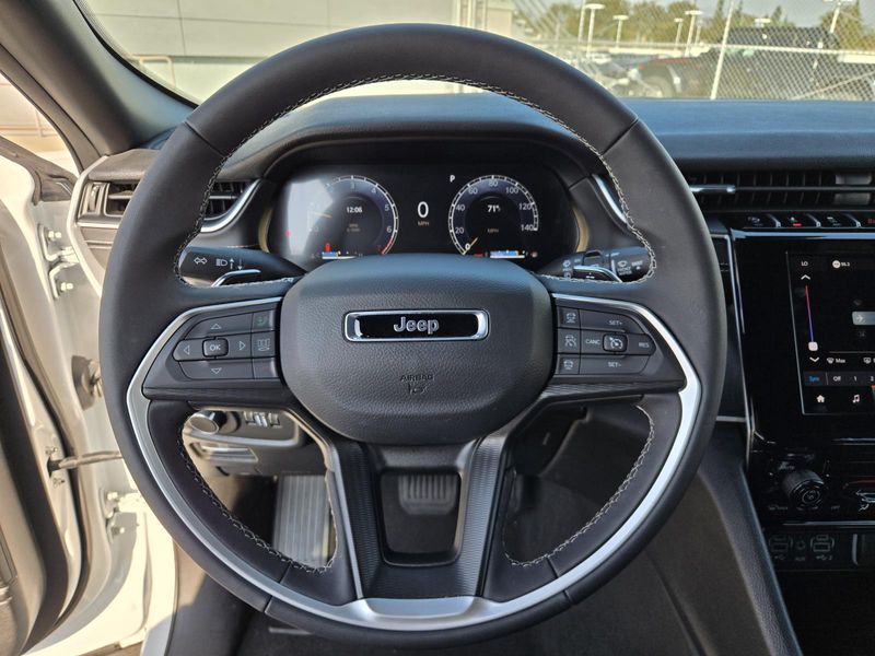 Used 2025 Jeep Grand Cherokee Laredo X 4x2