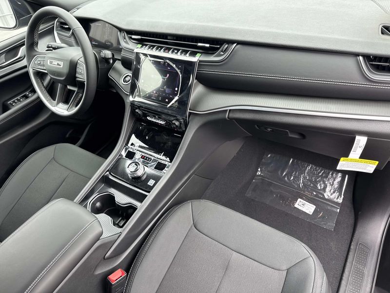 New 2026 Jeep Grand Cherokee L Laredo 4x2