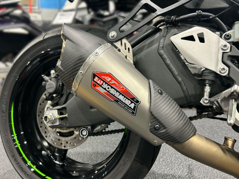 Used 2025 Kawasaki NINJA ZX 10R ABS KRT EDITION Image 23