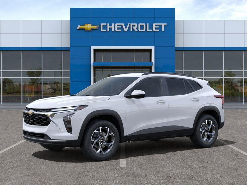 New 2025 Chevrolet Trax LTImage 2