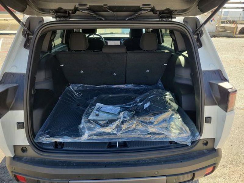 New 2026 Jeep Cherokee Laredo 4x4