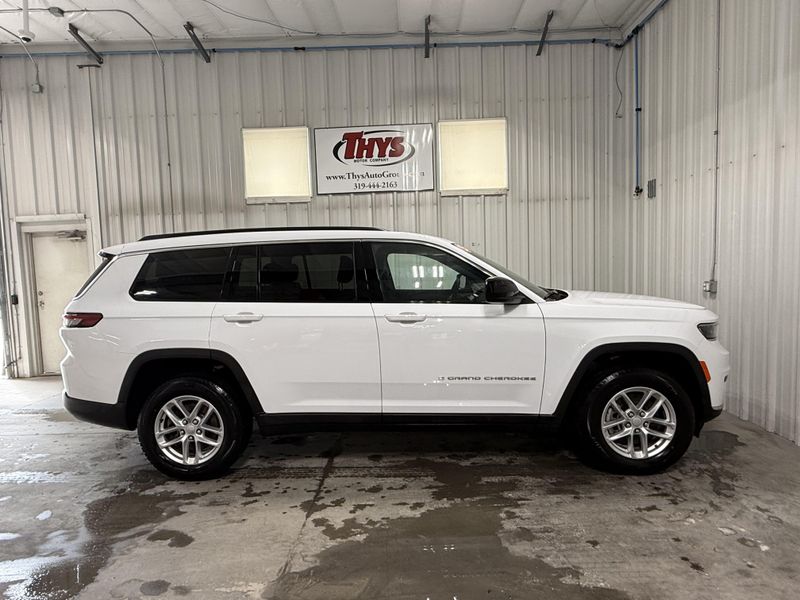 Used 2025 Jeep Grand Cherokee L LaredoImage 2