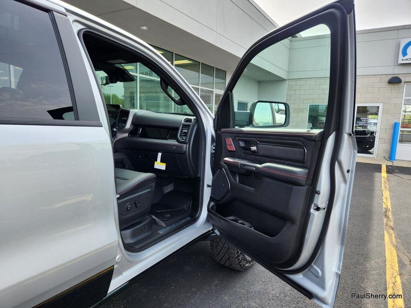 New 2026 RAM 1500 Rho Crew Cab 4x4 5'7' Box