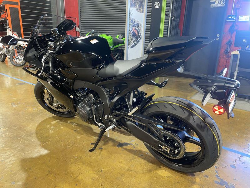 New 2027 Yamaha YZF-R9 Image 10