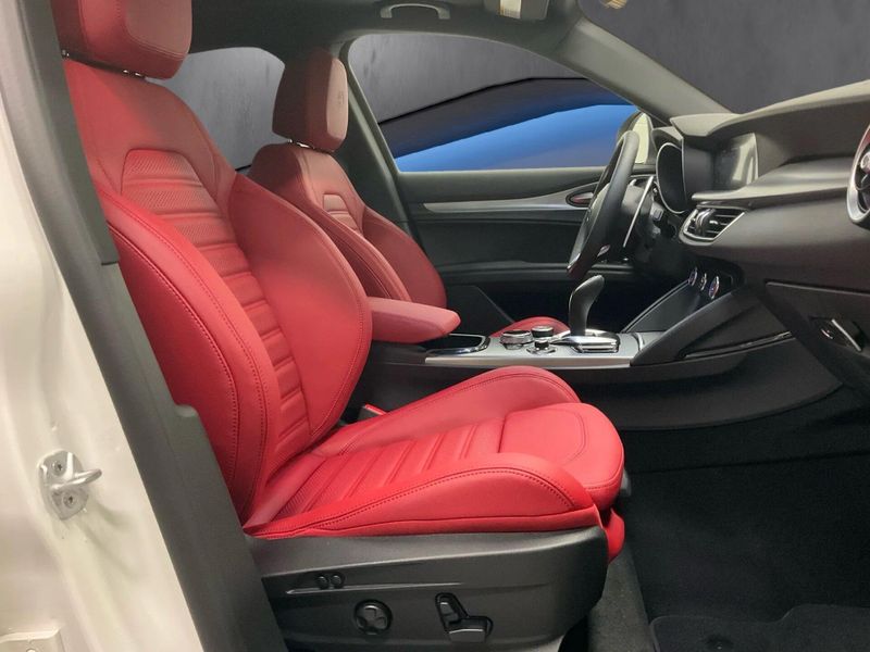 New 2026 Alfa Romeo Stelvio AwdImage 11