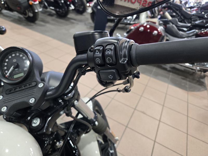 USED 2022 HARLEY SPORTSTER IRON 883 Image 13