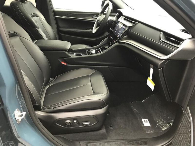 New 2026 Jeep Grand Cherokee Limited 4x4Image 16