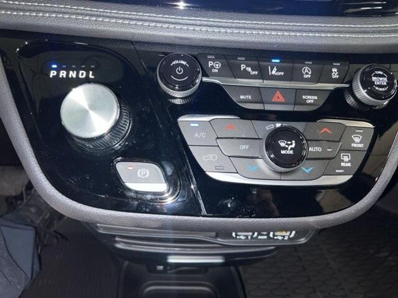 2025 Chrysler Pacifica SelectImage 31