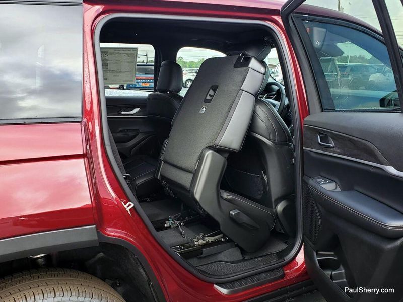 2025 Jeep Grand Cherokee Limited photo 23