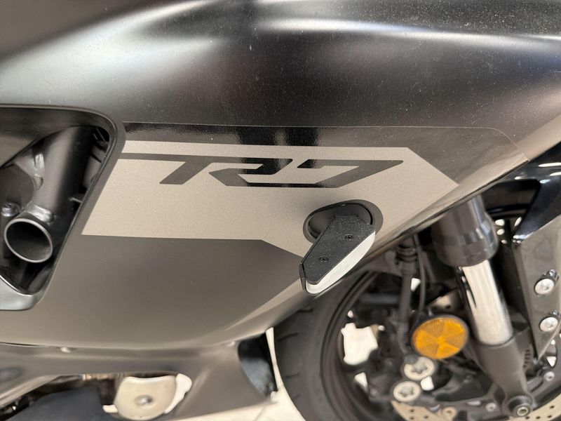 Used 2025 Yamaha YZF-R7 CA Image 27