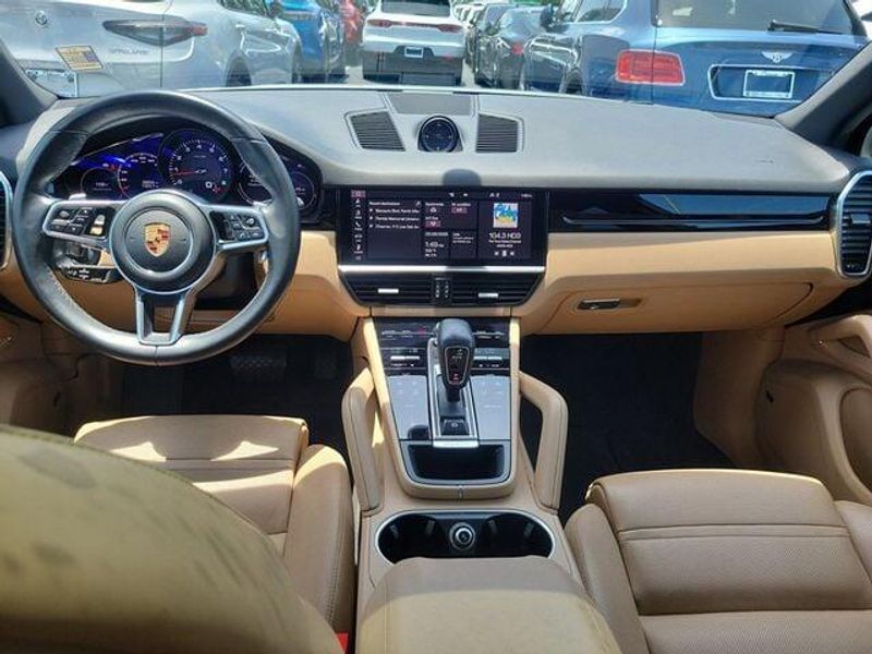 2021 Porsche Cayenne photo 10