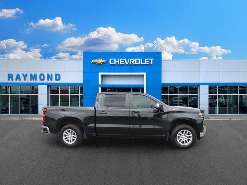 Used 2022 Chevrolet Silverado 1500 LTD LTImage 2