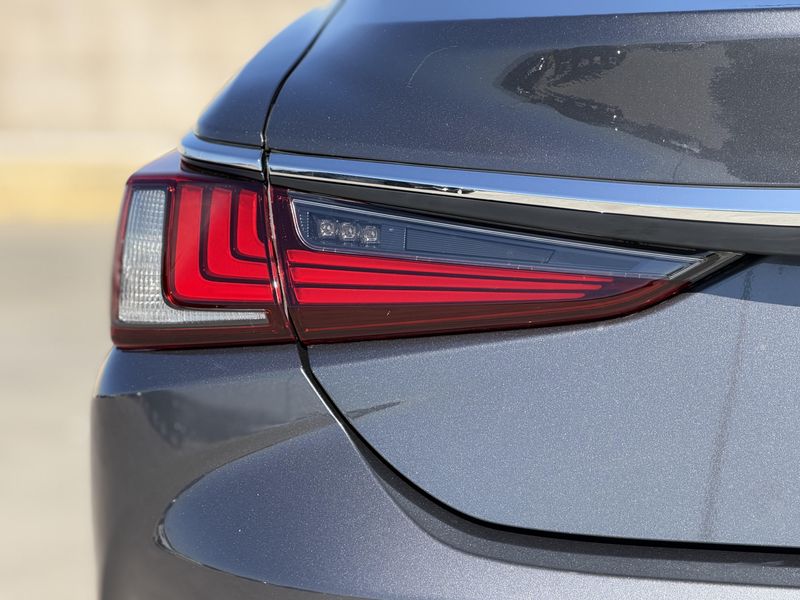 Used 2025 Lexus ES 350Image 12