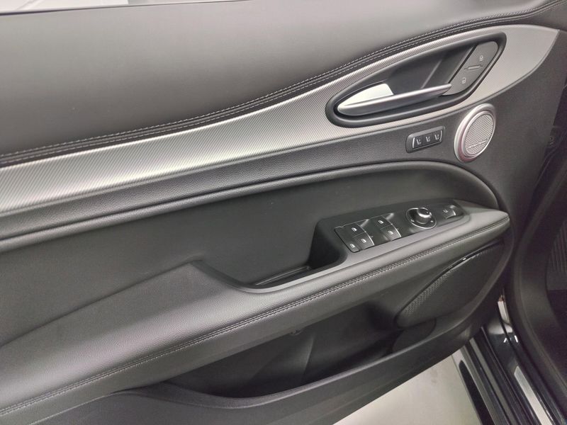 2024 Alfa Romeo Stelvio Veloce Premium AWD w/Activ AsstImage 33