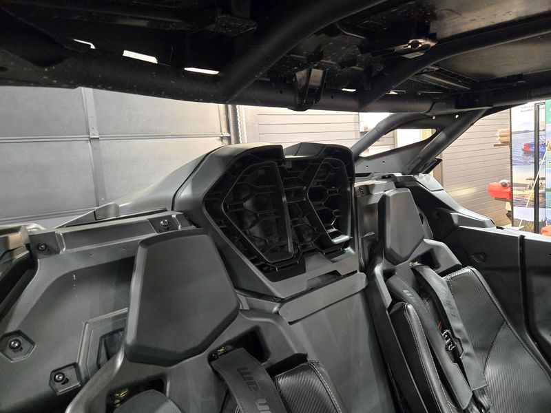 2025 Can-Am MAVERICK R X RS 999T DCT TRIPLE BLACK Image 15