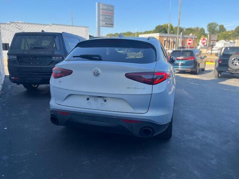 Used 2022 Alfa Romeo Stelvio Image 13