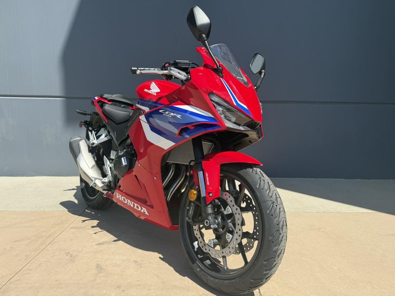 2025 Honda CBR500R Image 1