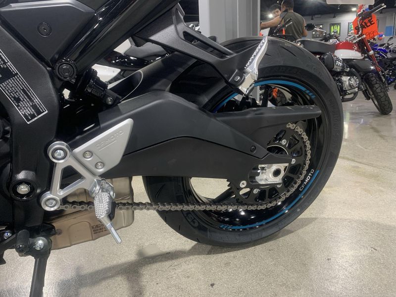 2025 CFMOTO 675SS Image 11