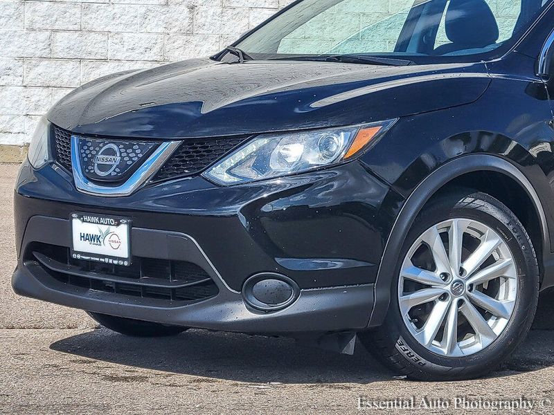 2018 Nissan Rogue Sport S photo 2